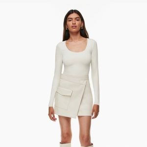 aritzia contour scoopneck longsleeve tee